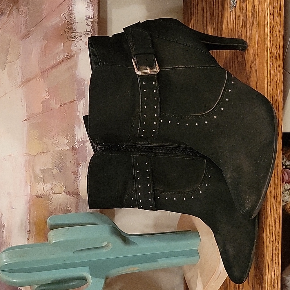 MeeToo Ellis Suede Look Ankle Boots